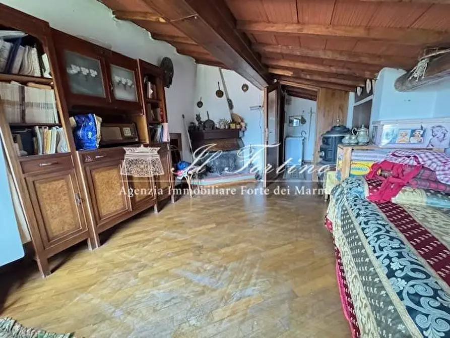 Immagine 14 di Casa indipendente in vendita  a Seravezza