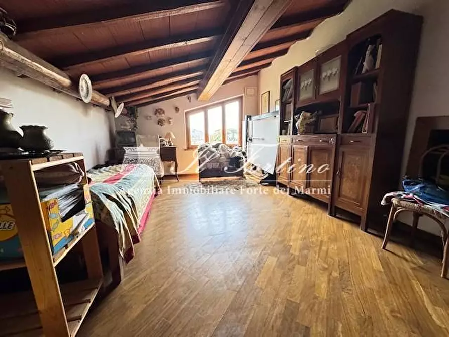 Immagine 12 di Casa indipendente in vendita  a Seravezza