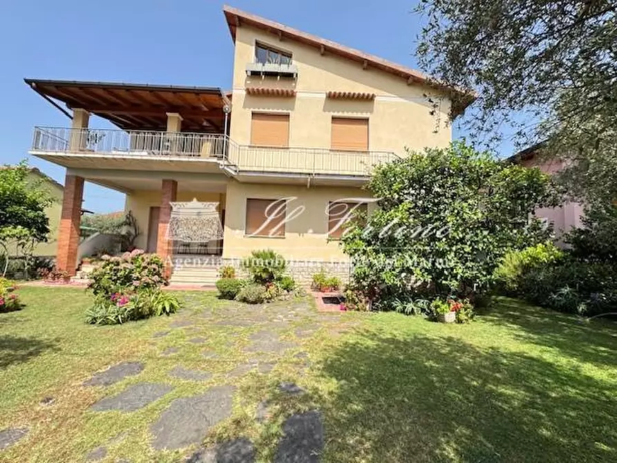 Immagine 3 di Casa indipendente in vendita  a Seravezza