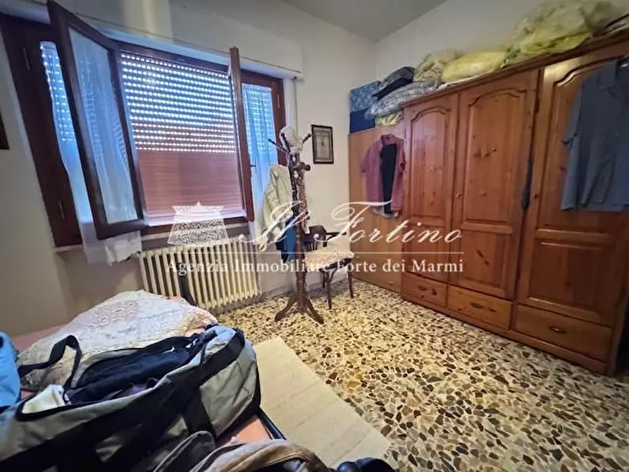 Immagine 21 di Casa indipendente in vendita  a Seravezza