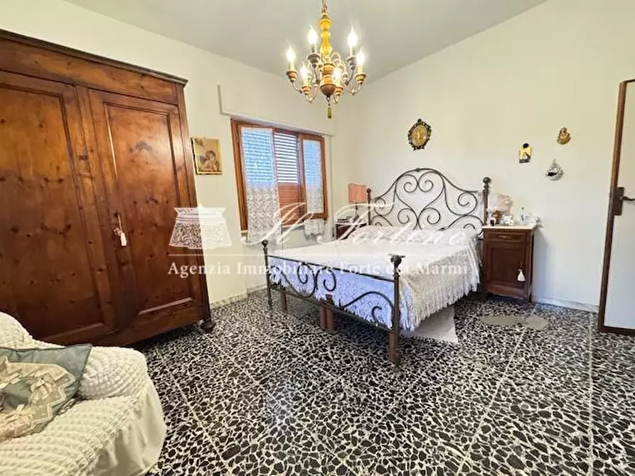 Immagine 10 di Casa indipendente in vendita  a Seravezza