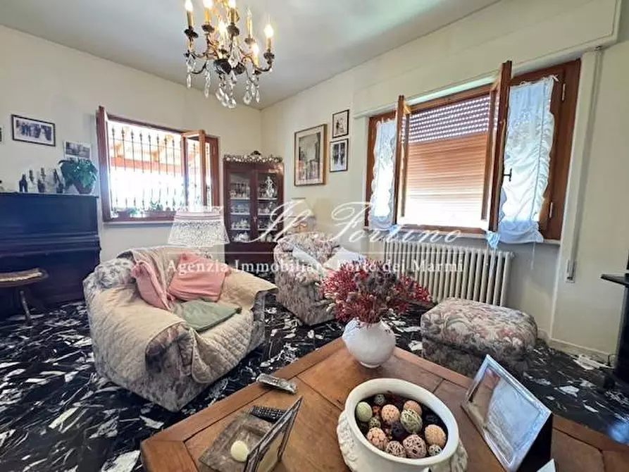 Immagine 9 di Casa indipendente in vendita  a Seravezza