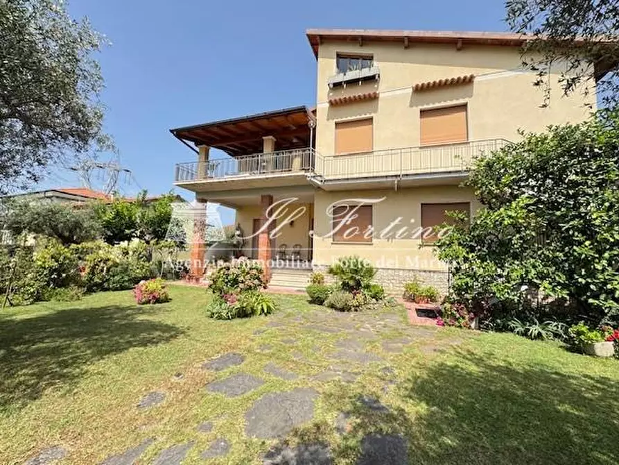 Immagine 2 di Casa indipendente in vendita  a Seravezza