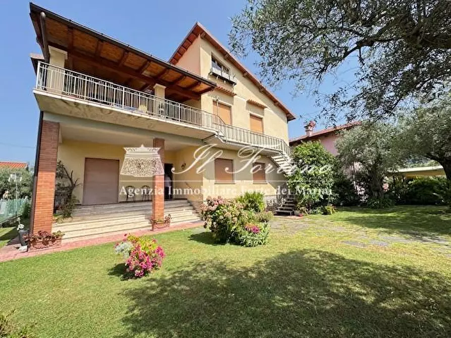 Immagine 1 di Casa indipendente in vendita  a Seravezza