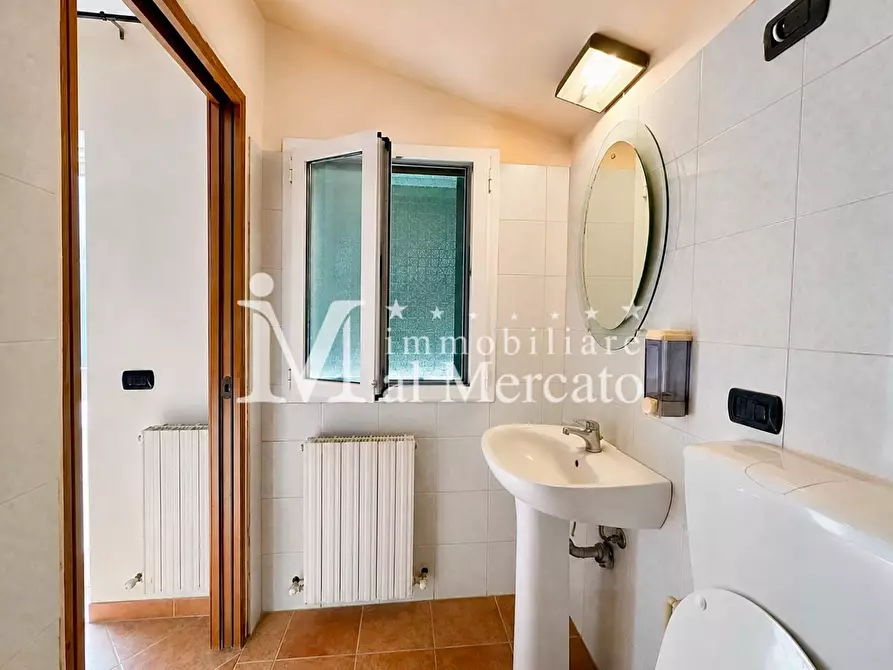 Immagine 36 di Terratetto in vendita  a Lucca