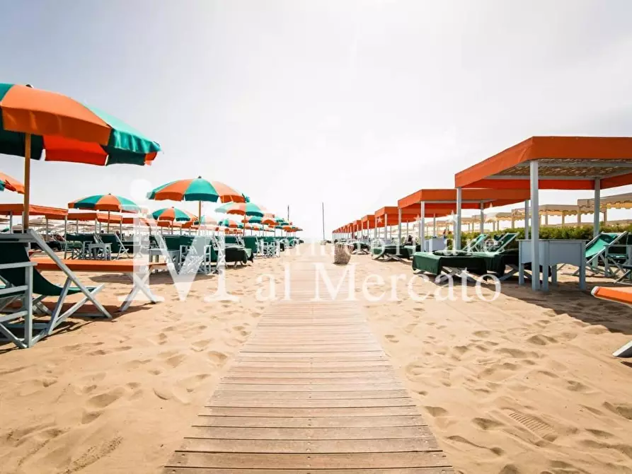Immagine 6 di Appartamento in vendita  a Viareggio