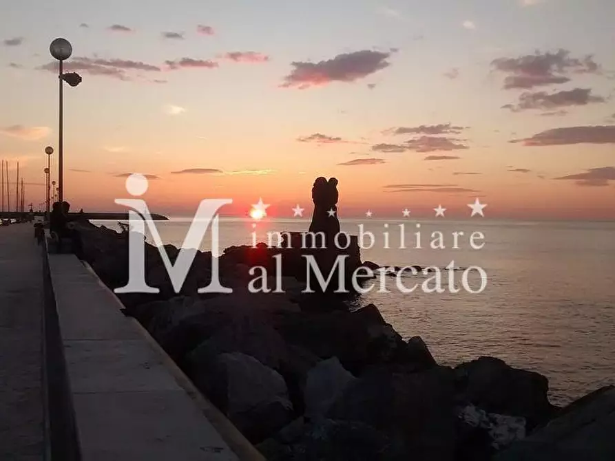 Immagine 4 di Appartamento in vendita  a Viareggio