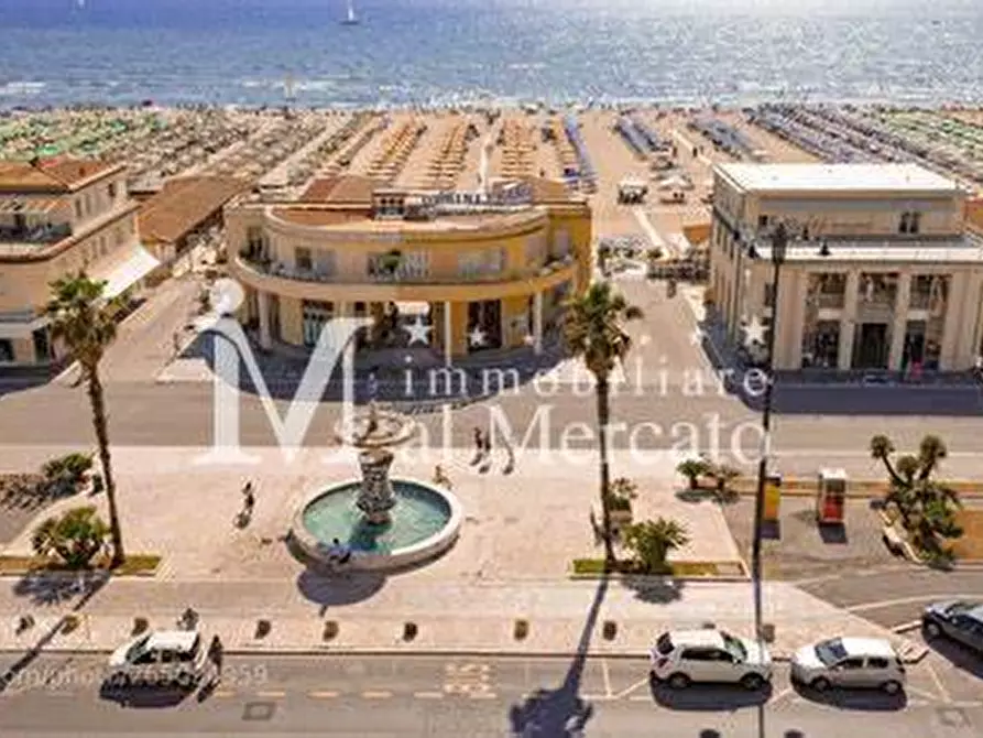 Immagine 15 di Appartamento in vendita  a Viareggio