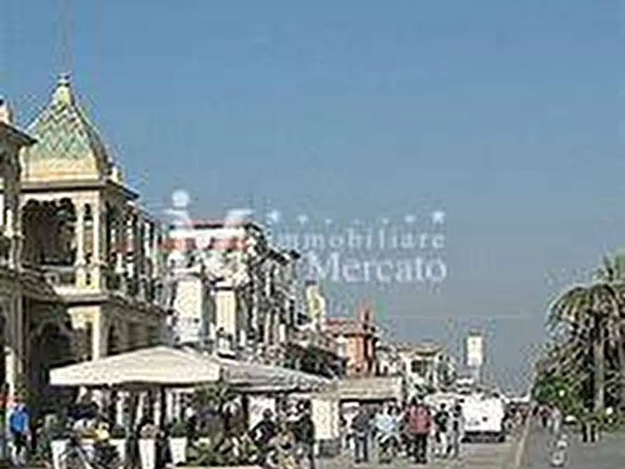 Immagine 2 di Appartamento in vendita  a Viareggio