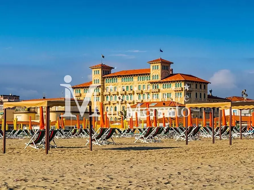 Immagine 7 di Appartamento in vendita  a Viareggio