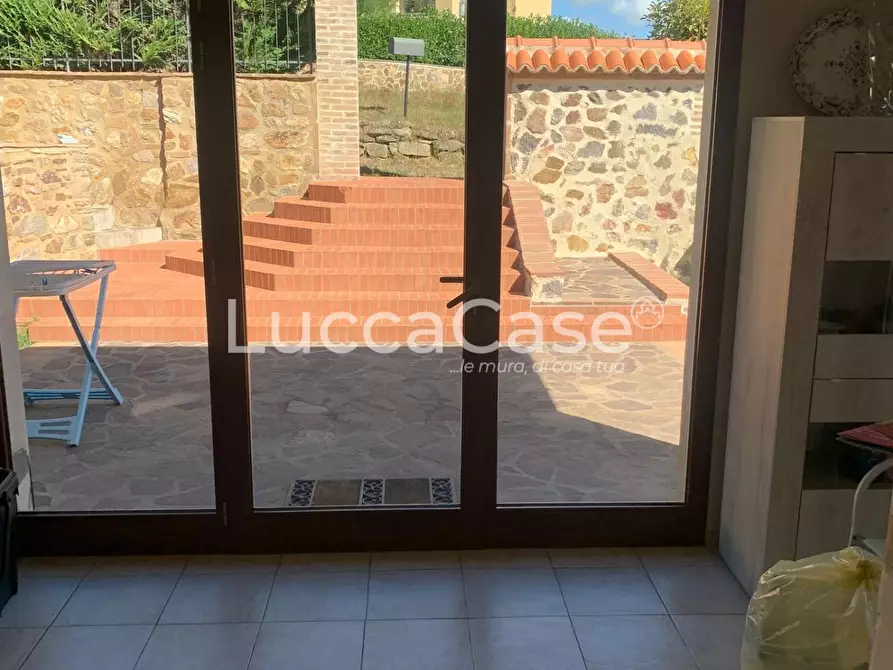 Immagine 2 di Villa in vendita  a Monticiano