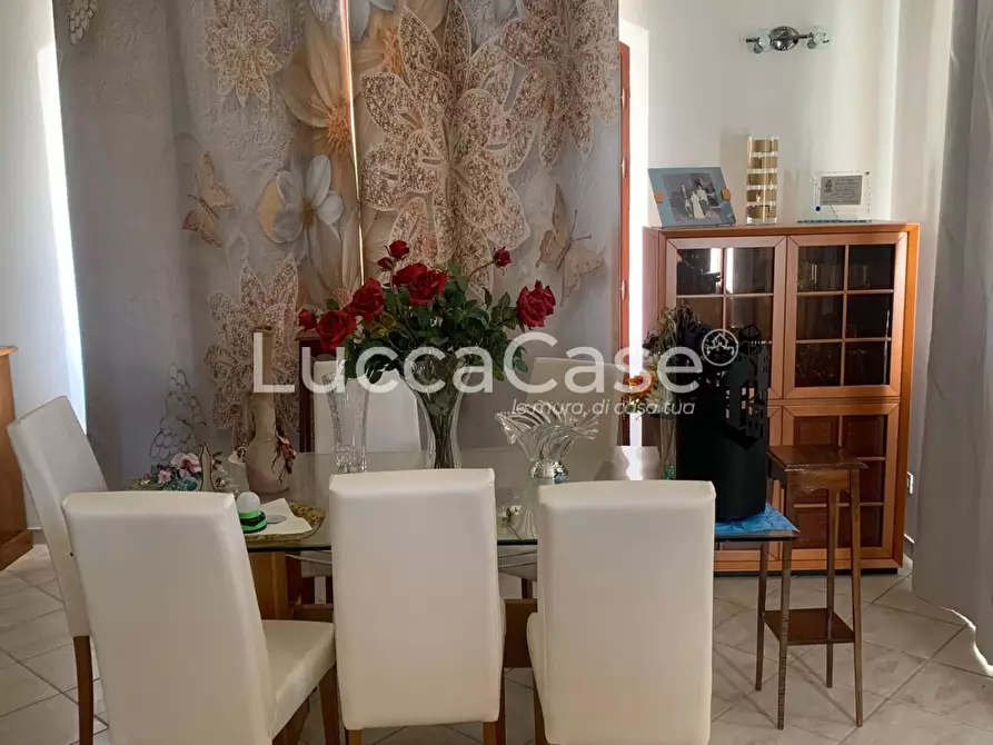 Immagine 3 di Villa in vendita  a Monticiano