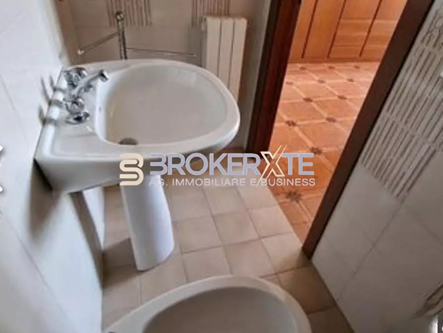 Immagine 11 di Appartamento in vendita  a Carrara