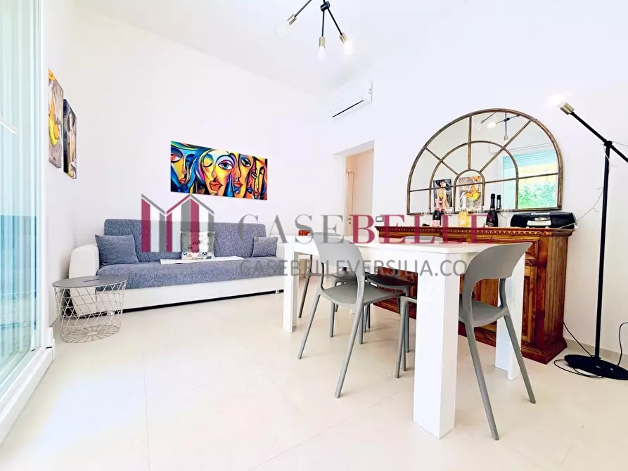 Immagine 1 di Casa semindipendente in vendita  a Viareggio