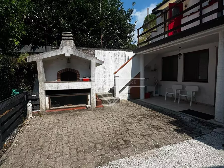 Immagine 2 di Casa bifamiliare in vendita  a Massa