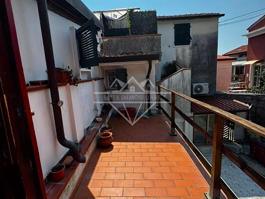 Immagine 10 di Casa bifamiliare in vendita  a Massa