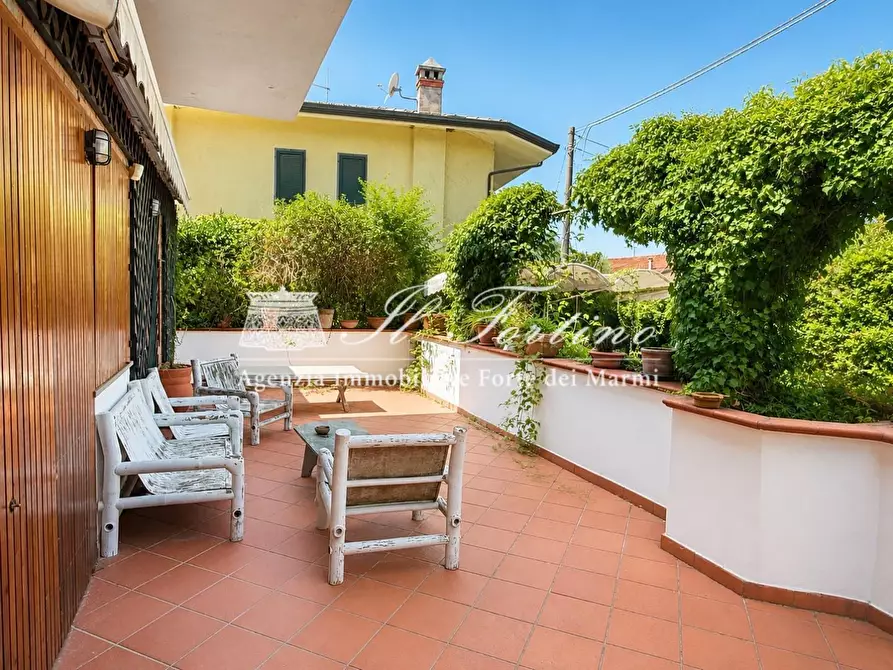 Immagine 3 di Casa bifamiliare in vendita  a Forte Dei Marmi