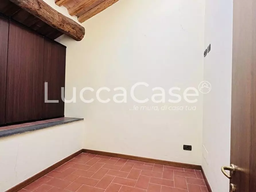 Immagine 11 di Casa colonica in vendita  a Lucca