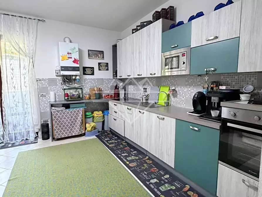 Immagine 2 di Porzione di casa in vendita  a Carrara
