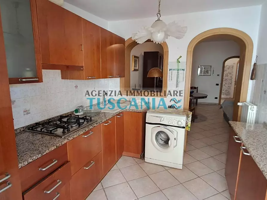 Immagine 2 di Appartamento in vendita  a Cecina