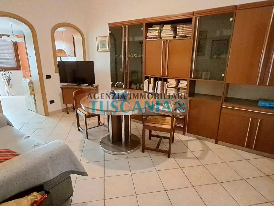 Immagine 1 di Appartamento in vendita  a Cecina