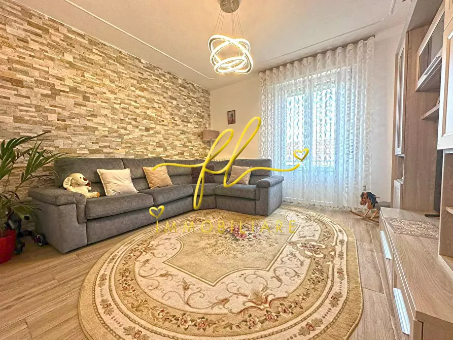 Immagine 1 di Appartamento in vendita  a Cecina