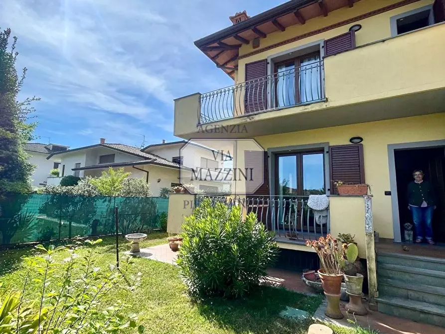 Immagine 15 di Casa bifamiliare in vendita  a Pietrasanta