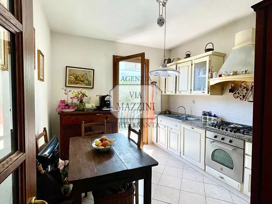 Immagine 2 di Casa bifamiliare in vendita  a Pietrasanta