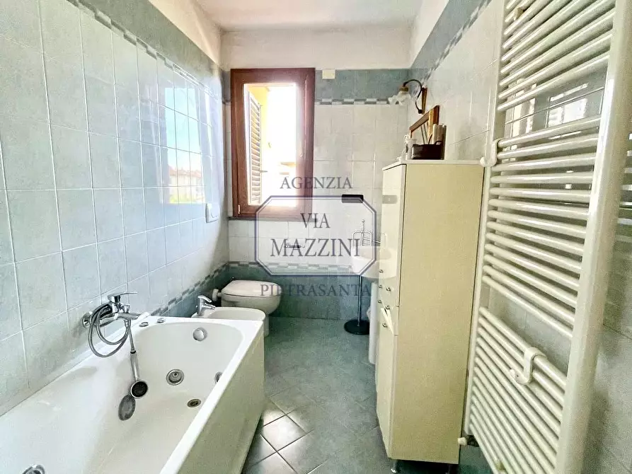 Immagine 7 di Casa bifamiliare in vendita  a Pietrasanta