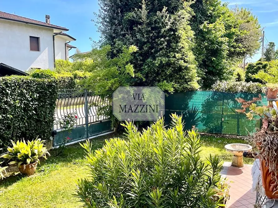 Immagine 14 di Casa bifamiliare in vendita  a Pietrasanta