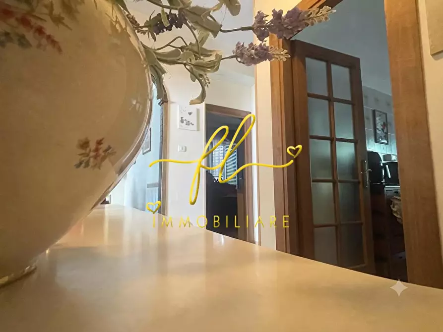 Immagine 3 di Appartamento in vendita  a Carrara