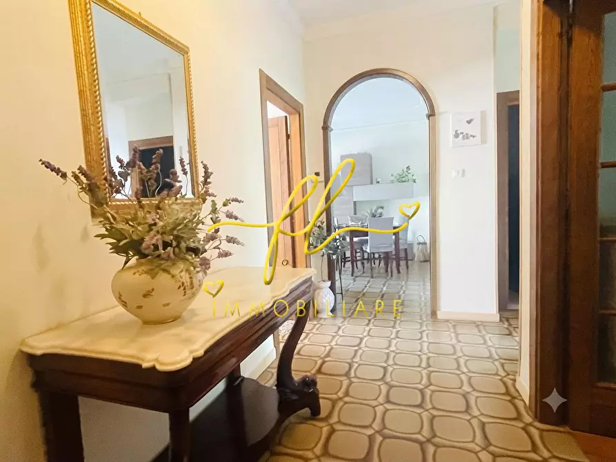 Immagine 2 di Appartamento in vendita  a Carrara