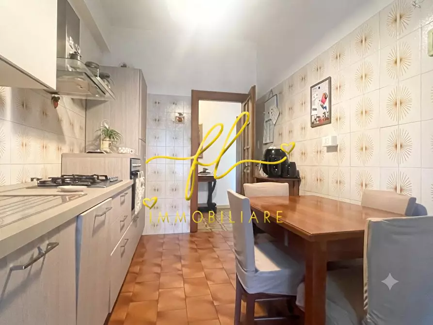Immagine 10 di Appartamento in vendita  a Carrara