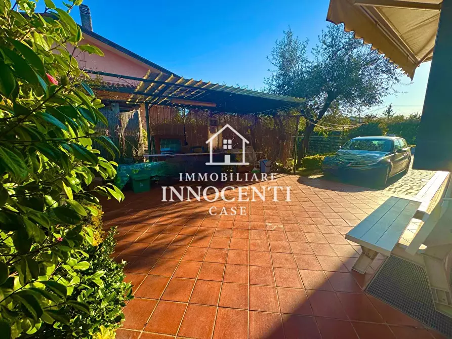 Immagine 1 di Casa bifamiliare in vendita  a Massa