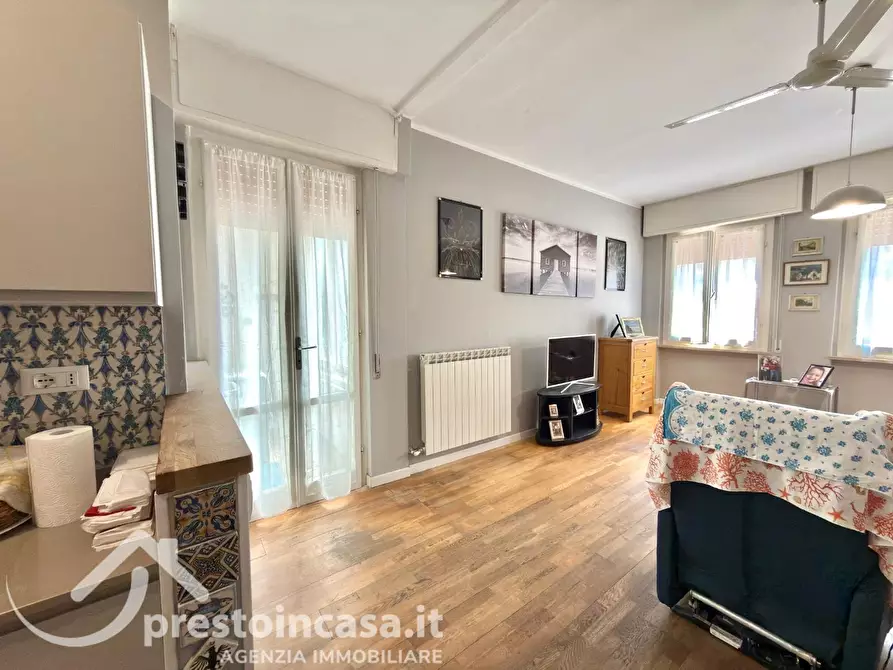 Immagine 5 di Appartamento in vendita  a Viareggio