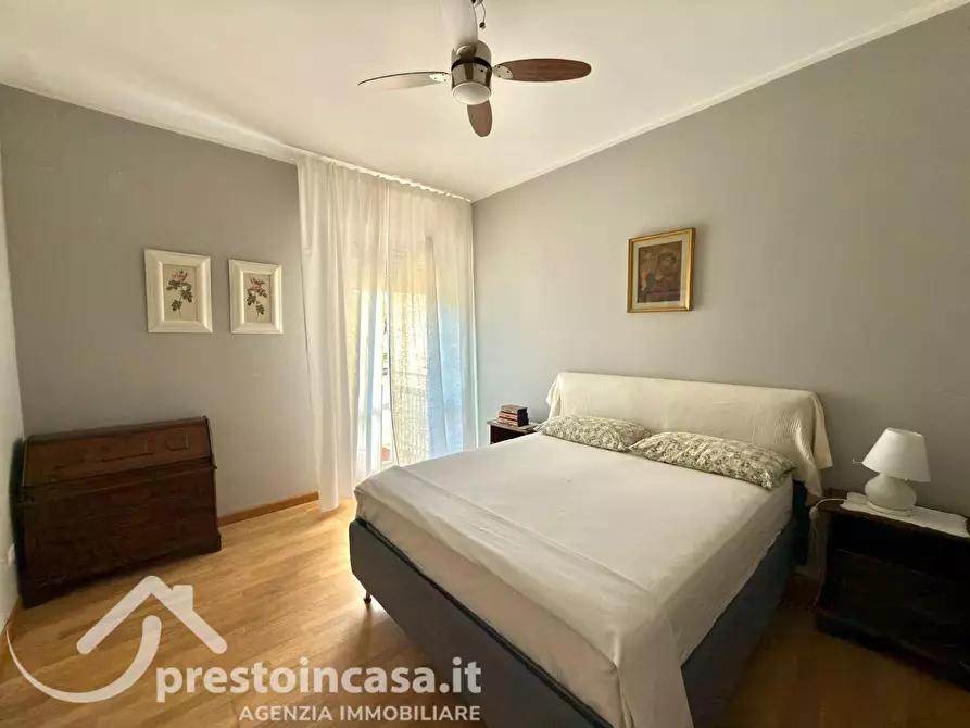 Immagine 13 di Appartamento in vendita  a Viareggio