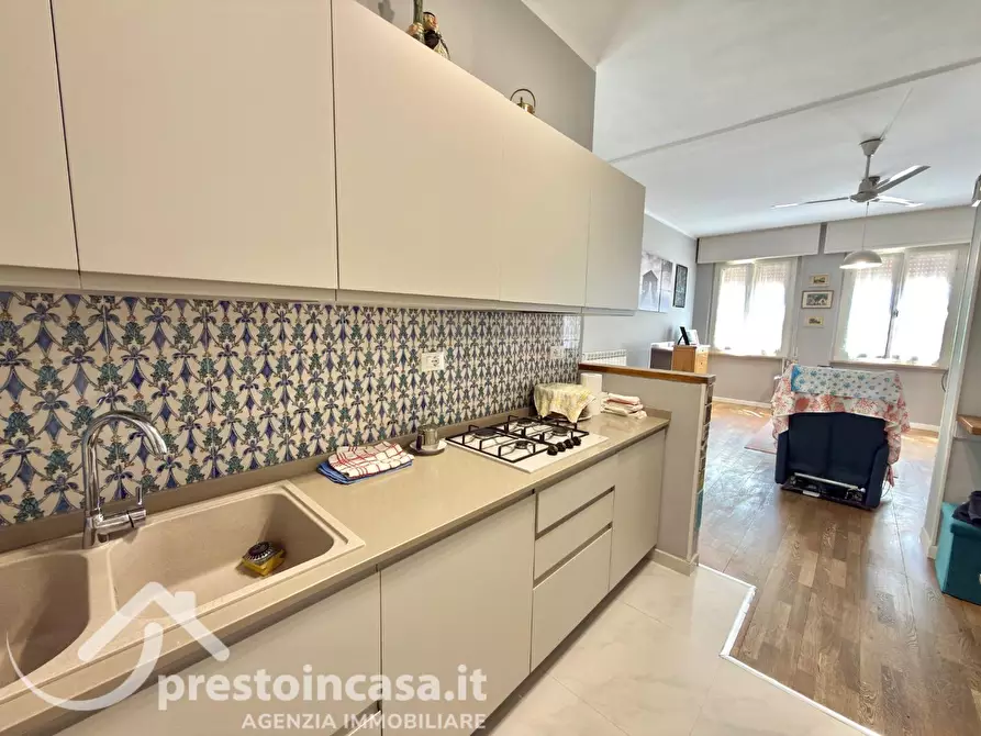 Immagine 7 di Appartamento in vendita  a Viareggio