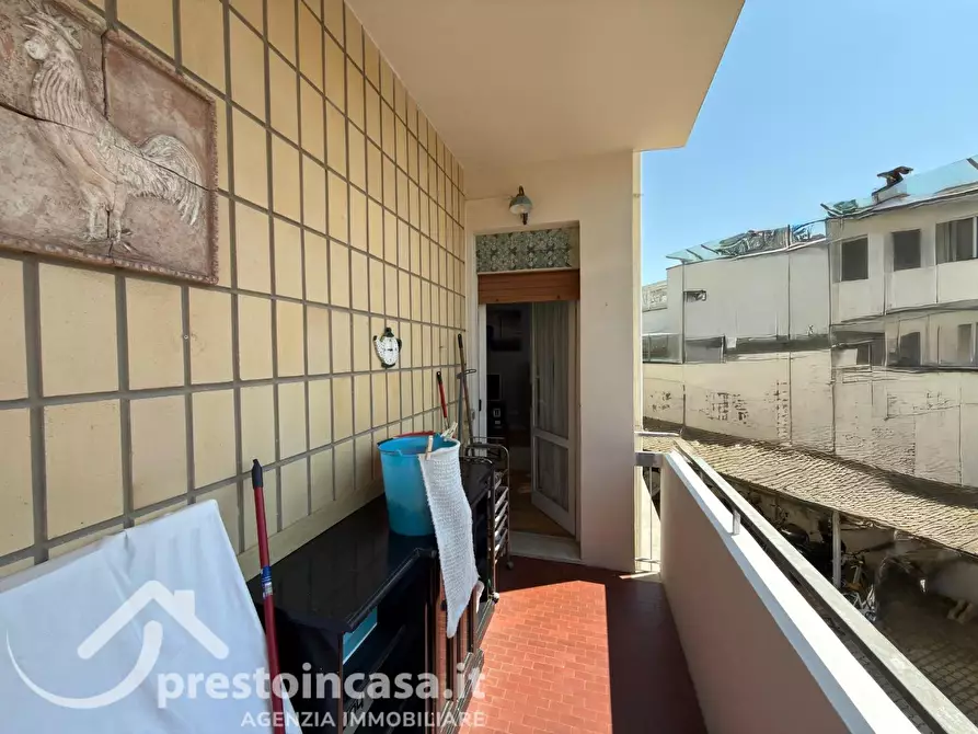 Immagine 11 di Appartamento in vendita  a Viareggio