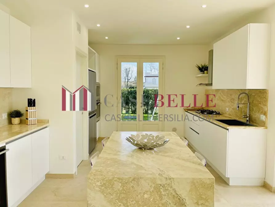 Immagine 12 di Villa in vendita  a Pietrasanta