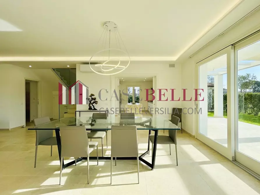 Immagine 9 di Villa in vendita  a Pietrasanta