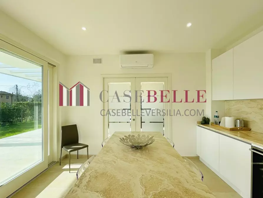 Immagine 17 di Villa in vendita  a Pietrasanta