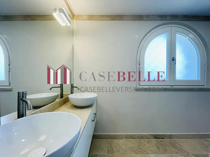 Immagine 48 di Villa in vendita  a Pietrasanta