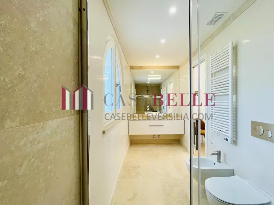 Immagine 60 di Villa in vendita  a Pietrasanta