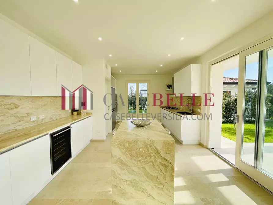 Immagine 11 di Villa in vendita  a Pietrasanta