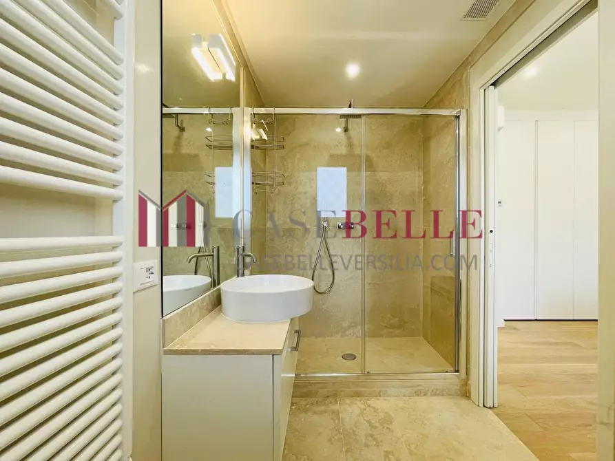Immagine 56 di Villa in vendita  a Pietrasanta