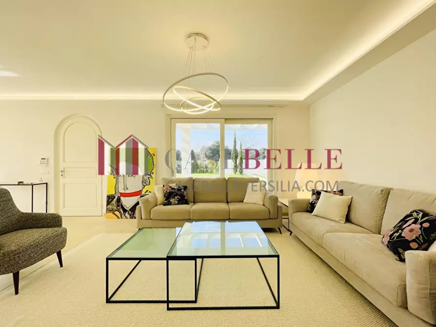 Immagine 5 di Villa in vendita  a Pietrasanta