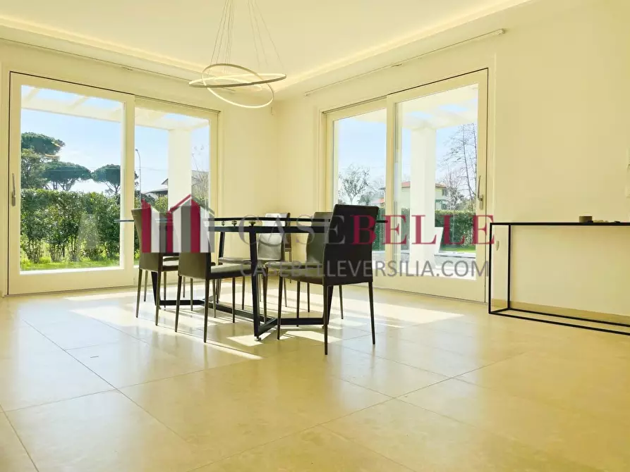 Immagine 7 di Villa in vendita  a Pietrasanta