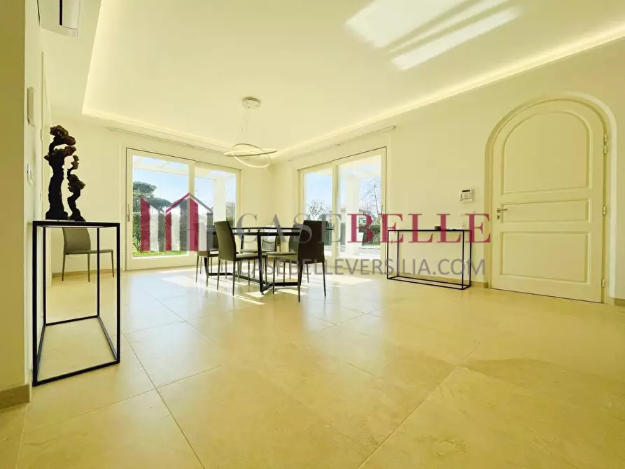 Immagine 6 di Villa in vendita  a Pietrasanta