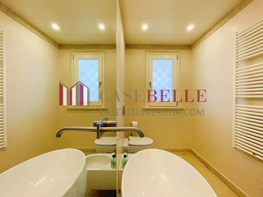 Immagine 26 di Villa in vendita  a Pietrasanta