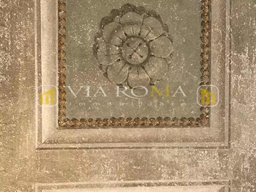 Immagine 16 di Appartamento in vendita  a Lucca